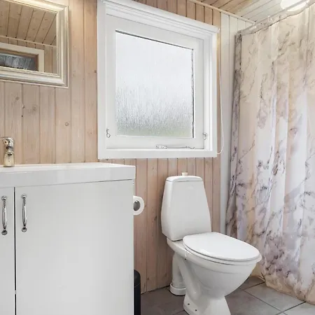Cozy Home In Tarm With Sauna 펜션