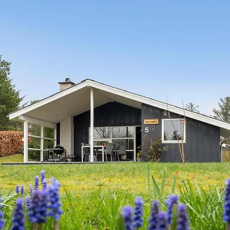 Cozy Home In Tarm With Sauna 펜션 *